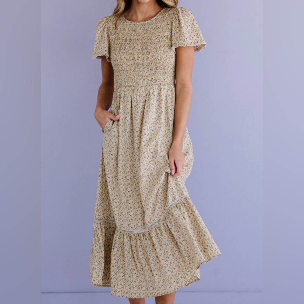 Fehrnvi Jules Dress in Yellow Cream. Women’s size L